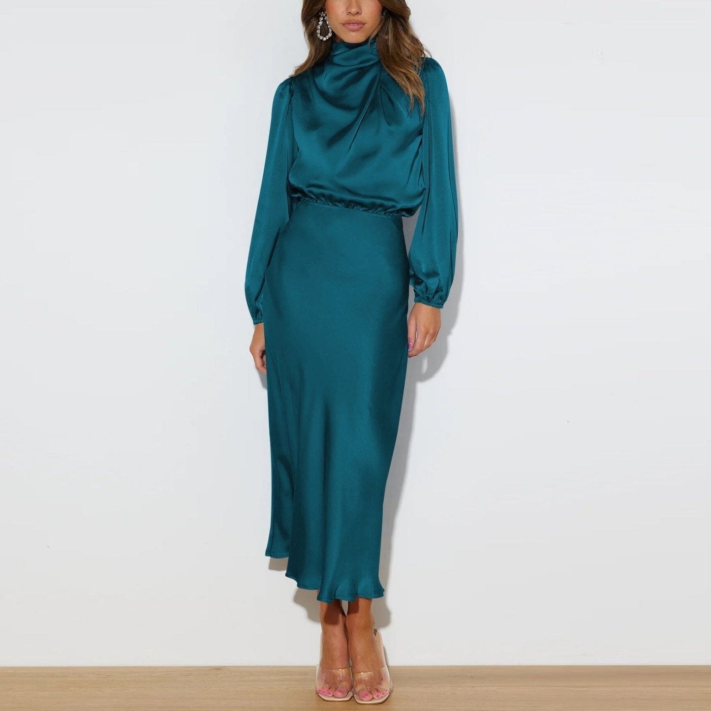Evelyn | Elegant Sidenklänning med Långa Ärmar