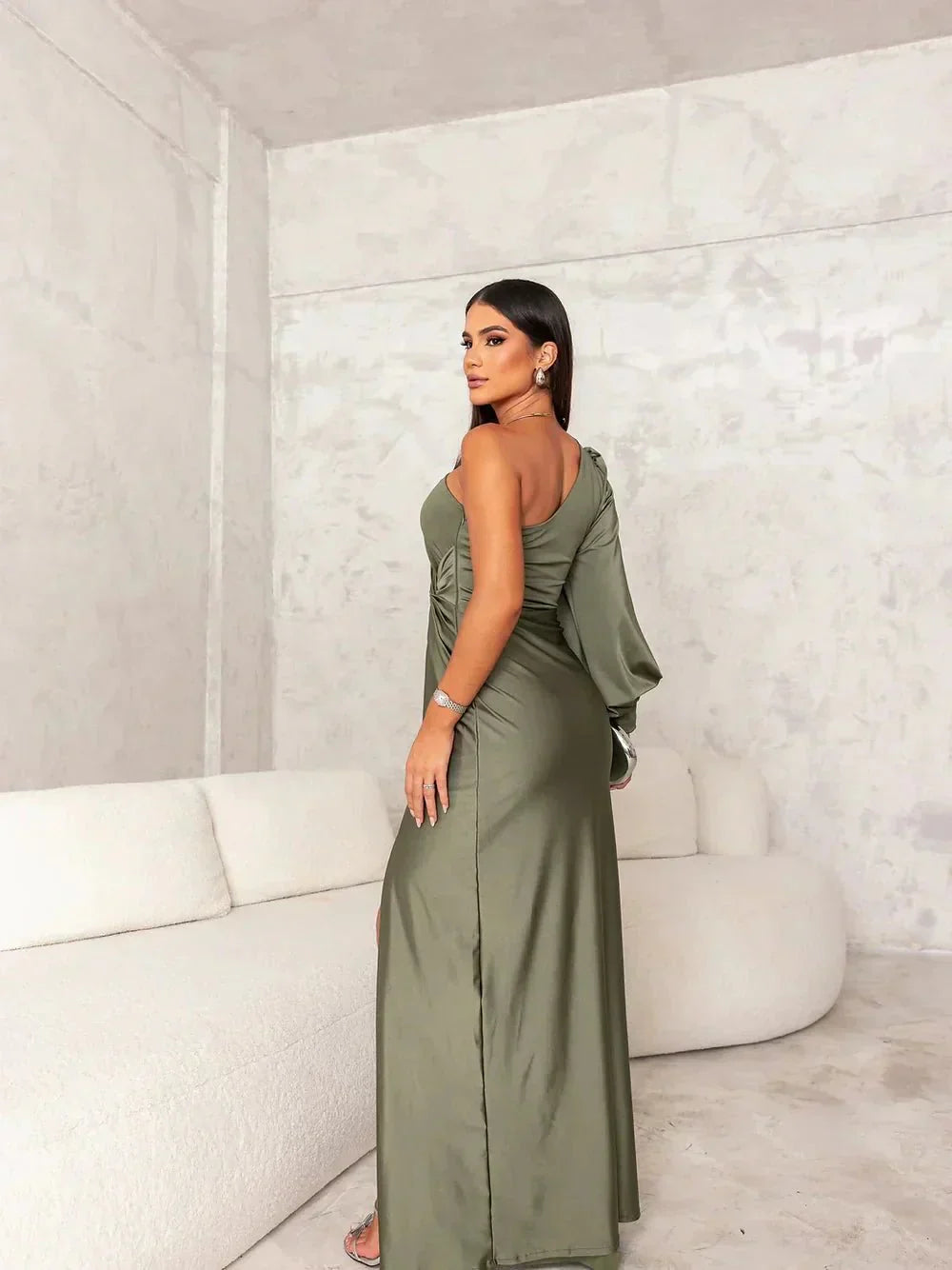 Victoria | Elegant Sidenklänning med Slits