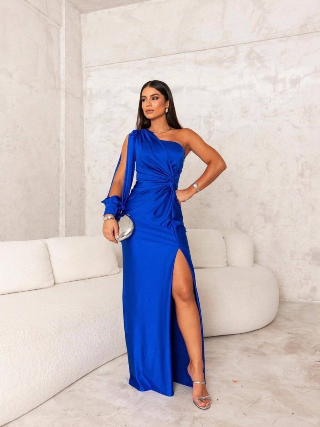Victoria | Elegant Sidenklänning med Slits